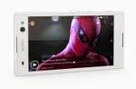 Sony Xperia C3 flaşlı ön kamerasıyla özçekim tutkunlarına hitap ediyor