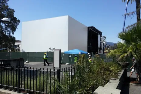 Apple 9 Eylül etkinliğinin yapılacağı alana üç katlı yapı inşa ediyor