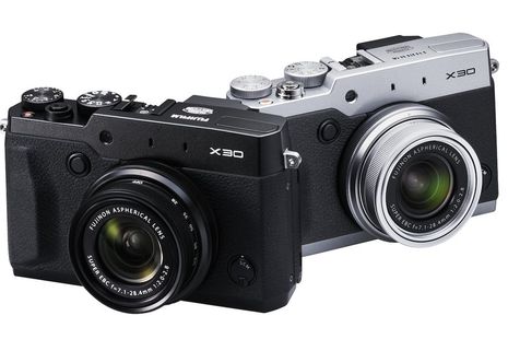 Fujifilm üst sınıf kompakt makine X30’u elektronik vizör ve menteşeli ekranla sunuyor
