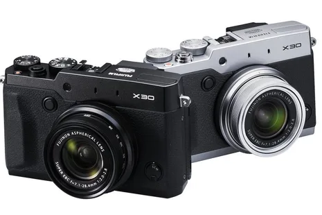 Fujifilm üst sınıf kompakt makine X30’u elektronik vizör ve menteşeli ekranla sunuyor