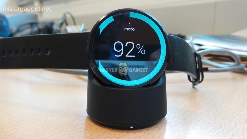 Motorola Moto 360 akıllı saat böyle şarj edilecek