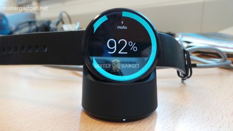 Motorola Moto 360 akıllı saat böyle şarj edilecek