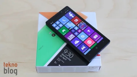 Video: Nokia Lumia 930 kutusundan çıkıyor