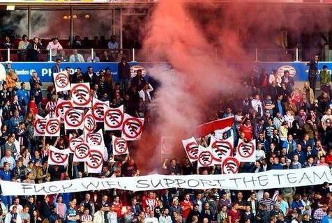 PSV Eindhoven taraftarlarından Wi-Fi protestosu