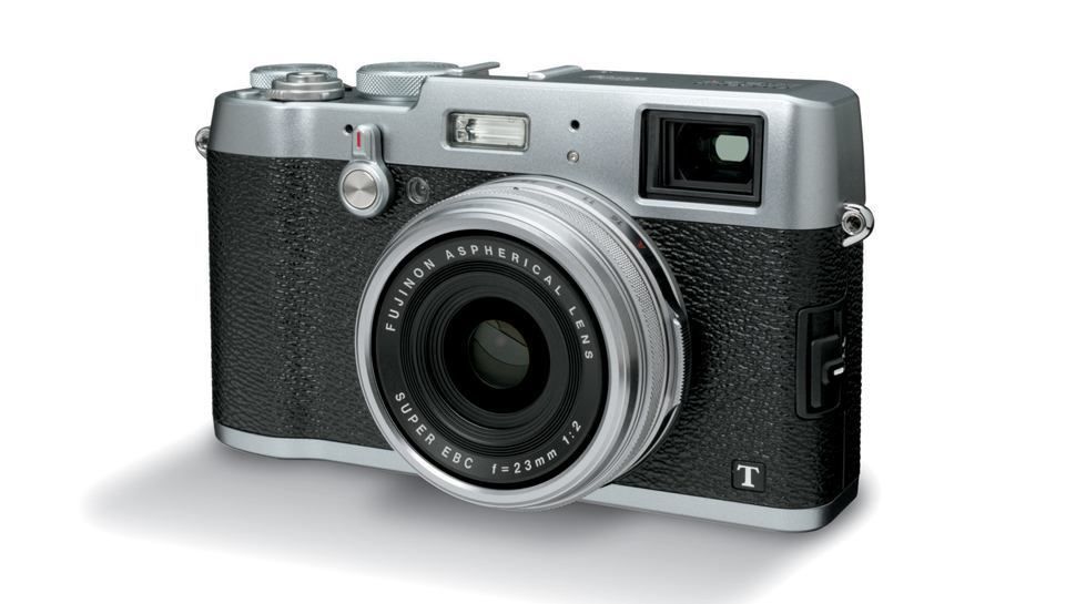 Fujifilm X100T dünyanın ilk elektronik telemetre kamerası