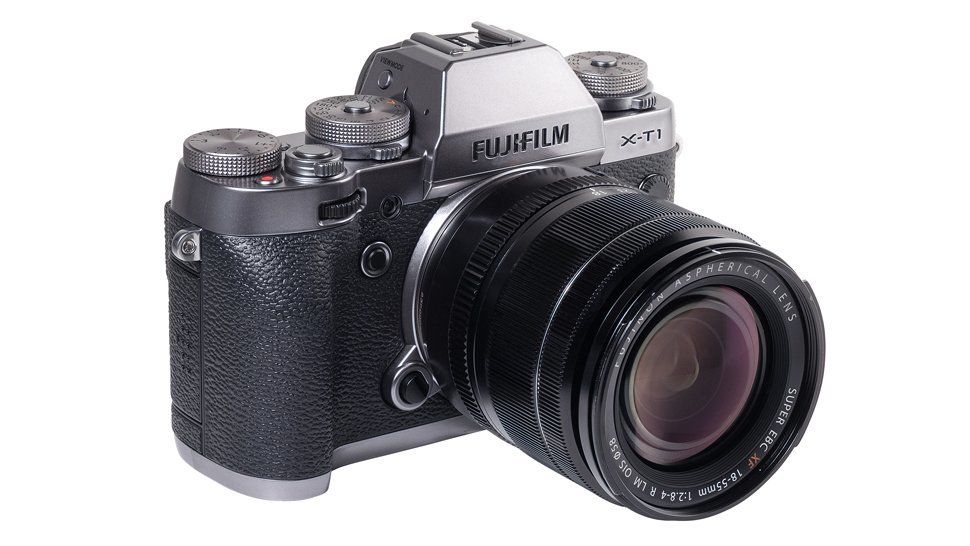 Fujifilm X100T dünyanın ilk elektronik telemetre kamerası
