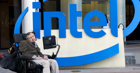 Intel’in bağlı tekerlekli sandalyesini Stephen Hawking tanıttı