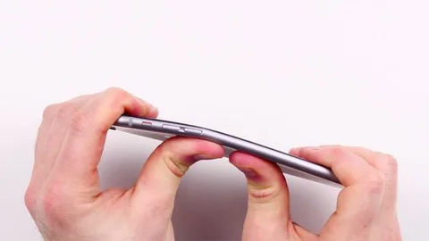 iPhone 6 ve iPhone 6 Plus’ınızı cepte taşırken dikkat edin, eğilip bükülebilir