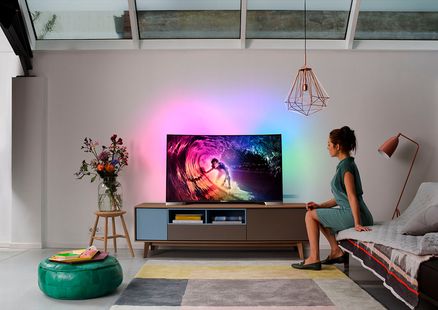Philips yeni 4K modeliyle kavisli TV kervanına katılıyor