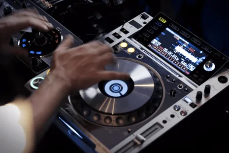 Pioneer DJ donanım işini bünyesinden ayırıyor, otomobillere odaklanıyor