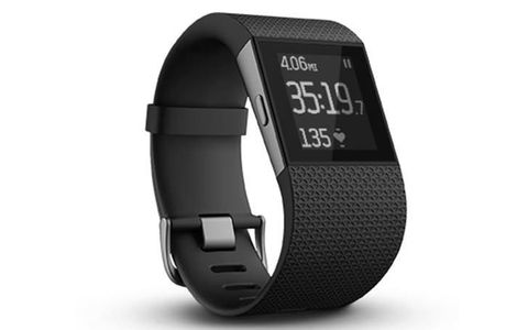 Fitbit Surge dahili GPS alıcı, kalp ritm ölçer ve çeşitli sensörlerle geliyor