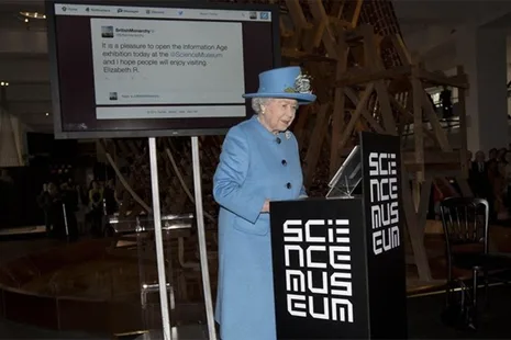 İngiltere Kraliçesi II. Elizabeth ilk tweet’ini attı