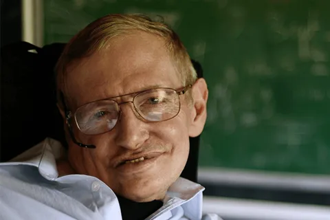 Stephen Hawking: Önümüzdeki 100 yıl içinde Dünya’yı terk etmeliyiz