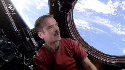 Kanadalı astronot Chris Hadfield’ın “Space Oddity” yorumu yeniden YouTube’da