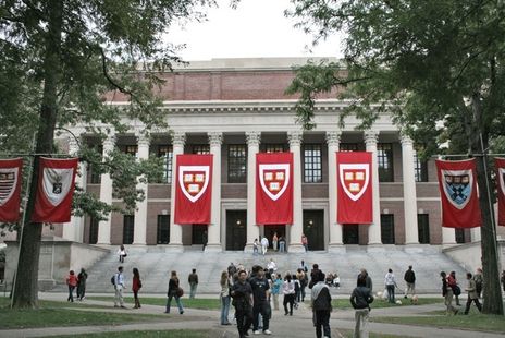 Harvard Üniversitesi’nde öğrencilerin derse katılımını takip için amfilere gizlice kamera yerleştirildi