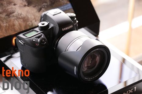 Samsung’un profesyonellere özel fotoğraf makinesi Samsung NX1 Türkiye’de