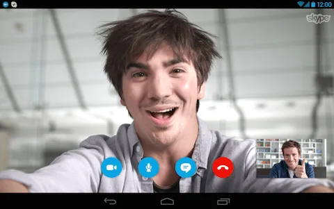Skype Android’de video sohbet esnasında farklı şeyler yapmaya da izin veriyor