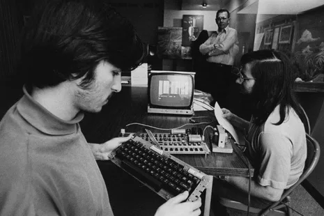 Steve Jobs’un satışını bizzat gerçekleştirdiği Apple-1 bilgisayar için 1 milyon dolar ödenebilir