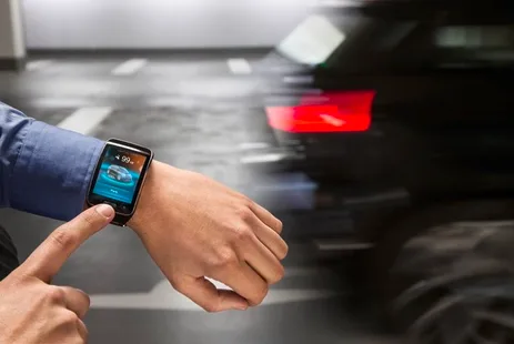 BMW akıllı saat ile park edilebilecek otomobiller üzerinde çalışıyor