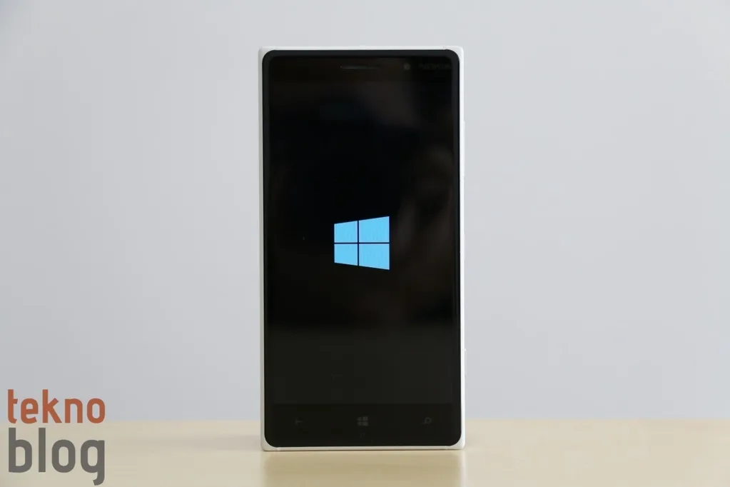 Microsoft akıllı telefon biriminde geniş kapsamlı işten çıkarmalar yapıyor