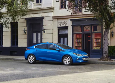 2016 model Chevrolet Volt elektrikli bataryasıyla 80 kilometre yol alabilecek