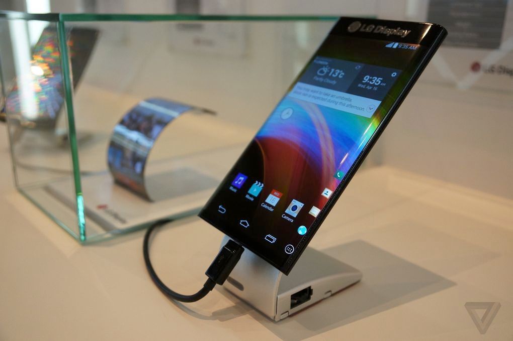 lg-display-active-bending-oled-080115-2