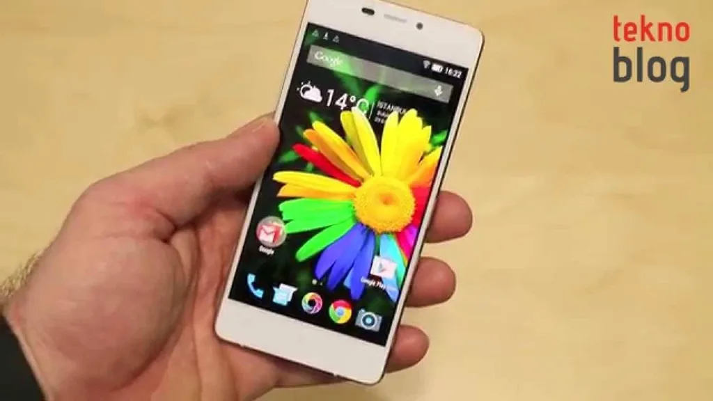 Video: General Mobile Discovery Air kutusundan çıkıyor
