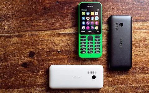 Microsoft’tan yeni bir ucuz telefon seçeneği: Nokia 215