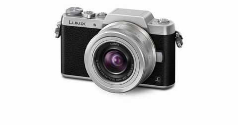 Panasonic yeni kamerası Lumix GF7 ile selfie meraklılarına bir seçenek daha sunuyor