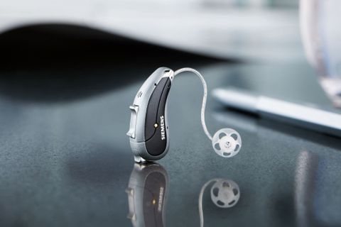 Siemens’in yeni akıllı işitme cihazları akıllı telefonla kontrol ediliyor