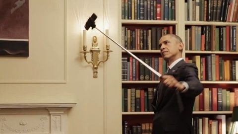 Selfie çubuğu kullananlar kervanına Barack Obama da katıldı