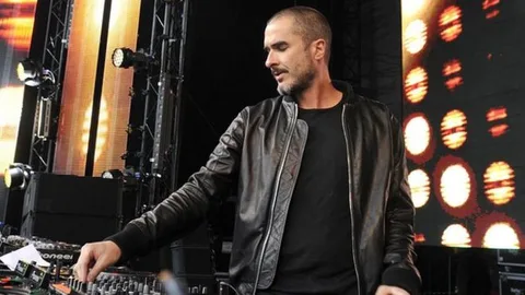 Zane Lowe Beats 1’ı yeni doğmuş bir bebeğe benzetti