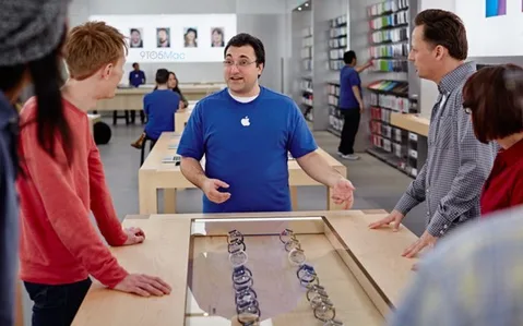 Apple mağazalarındaki çalışanlarını moda tavsiyeleri vermeleri için eğitiyor