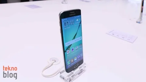 Rekor seviyede sevkiyat hedefleyen Samsung S6 edge için stok sıkıntısı öngörüyor