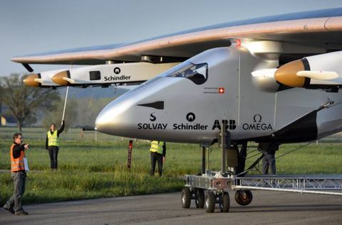 Solar Impulse 2 Dünya turuna başladı