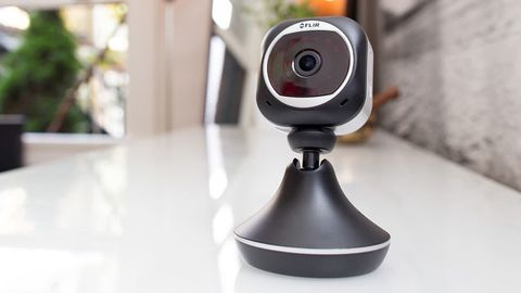 FLIR FX Wi-Fi güvenlik kamerası bütün hareket kayıtlarını tek bir videoda birleştiriyor