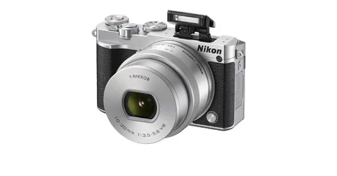 Nikon 1 J5 aynasız kamera yüksek hız, düşük gecikme ve 4K video desteği sunuyor