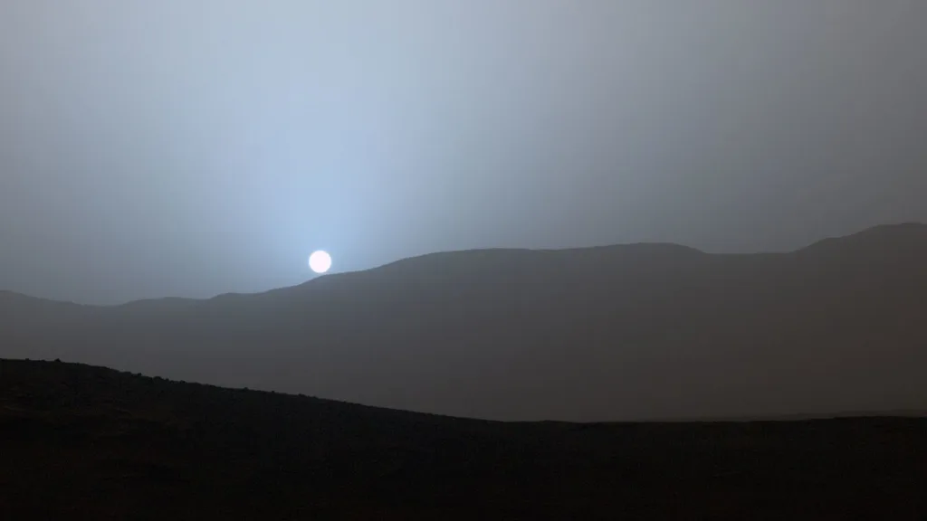 NASA’nın Curiosity uzay aracı Mars’ta mavi gün batımını görüntüledi