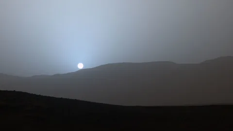 NASA’nın Curiosity uzay aracı Mars’ta mavi gün batımını görüntüledi
