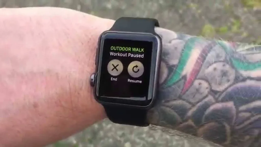 Apple Watch’un dövmeli bileklerle sorun yaşadığını doğruladı