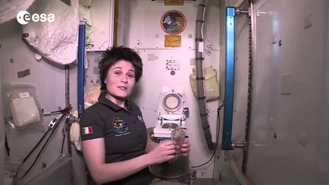 Avrupa Uzay Ajansı’nın videosu Uluslararası Uzay İstasyonu’nun tuvaletini görmeyi mümkün kılıyor