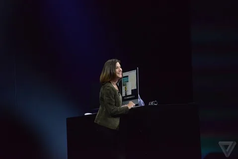 Apple nihayet kadın yöneticilerini sahneye çıkardı