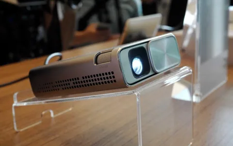 Asus’un küçük projektörü Android telefonlardaki videoları USB aracılığıyla oynatabilecek