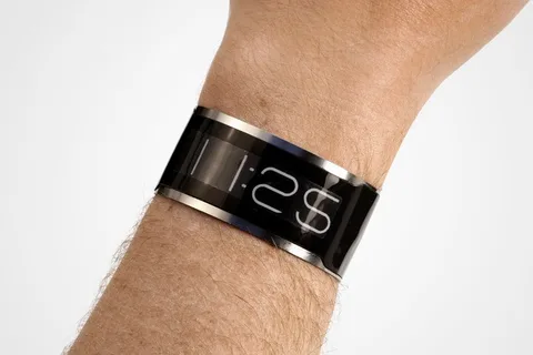 E Ink ekranlı CST-01 kitle fonlama kazazedeleri arasına katıldı