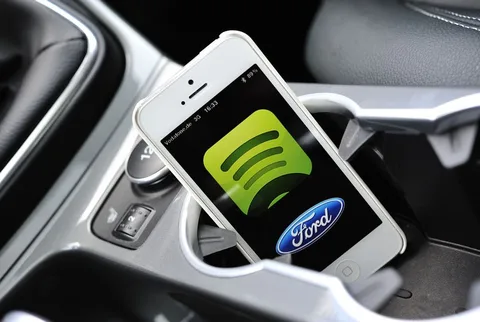 Toyota Ford’un bağlı otomobil platformu SmartDeviceLink’i kullanacak