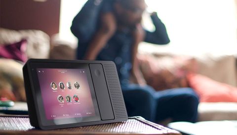 ILY aile telefonuyla çocukların büyüklerini güvenli biçimde aramalarını sağlıyor