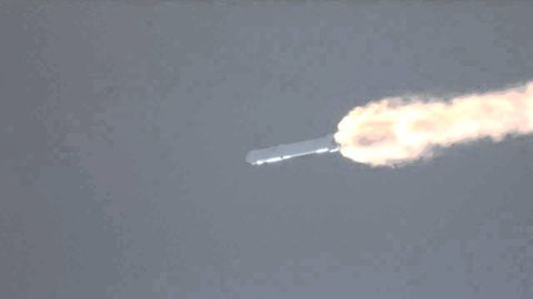 SpaceX roketi fırlatmadan kısa süre sonra patladı