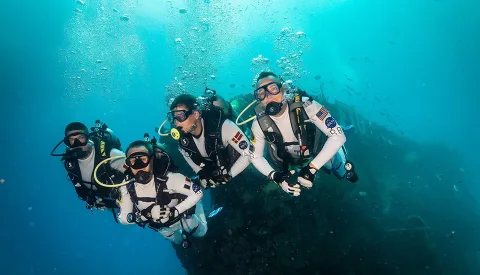 NASA astronotlarını uzay yürüyüşü eğitimi için sualtına gönderiyor