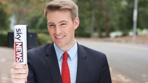 Selfie çubuklarını çok yakında muhabirlerin elinde göreceğiz