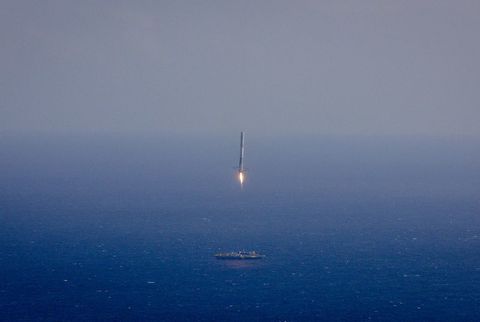 SpaceX roketini yeni iniş denemesi için hazırlıyor